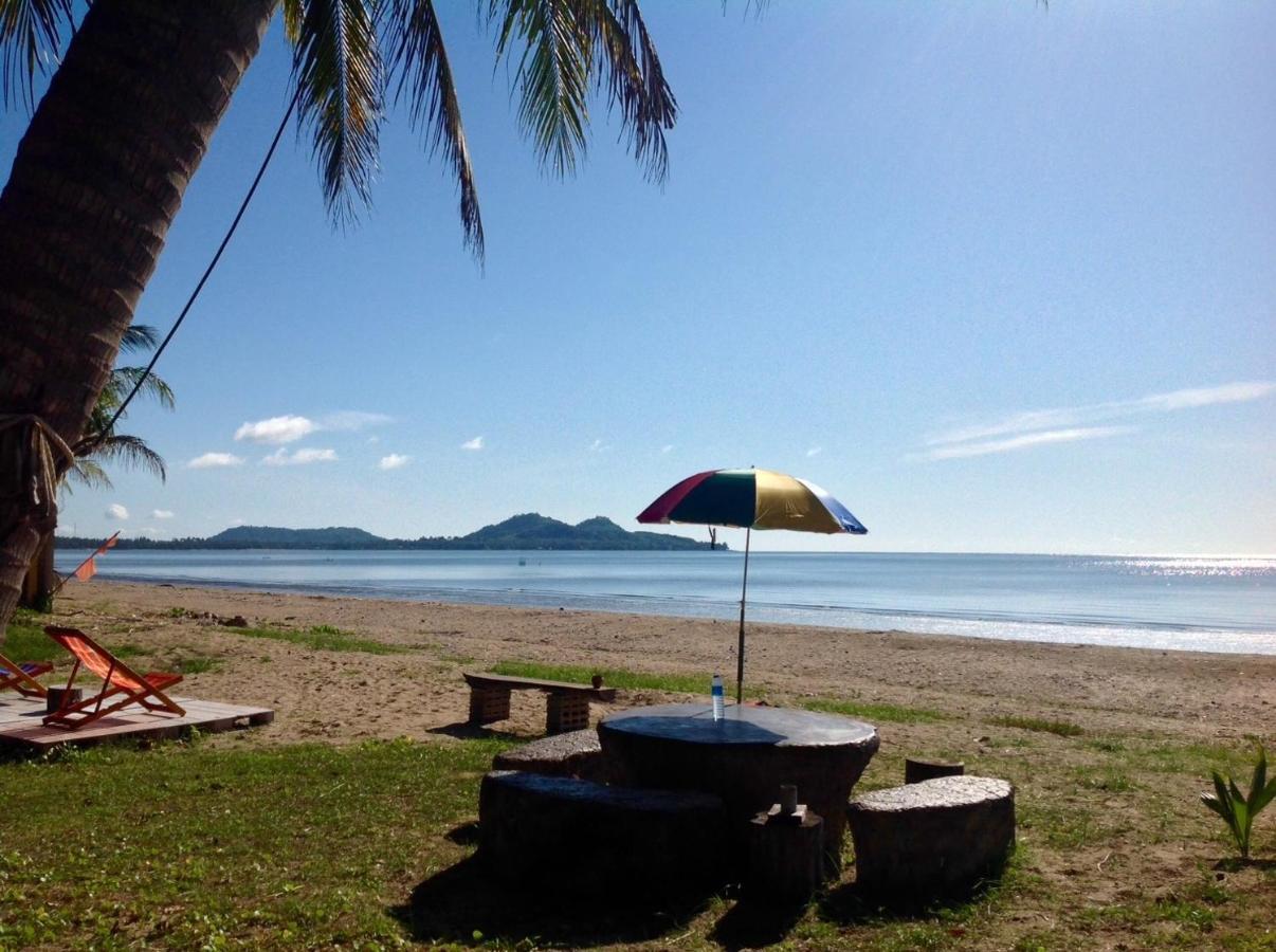 Hotel Ban Tawansongfa Lang Suan Exteriér fotografie