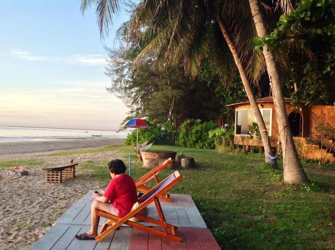 Hotel Ban Tawansongfa Lang Suan Exteriér fotografie