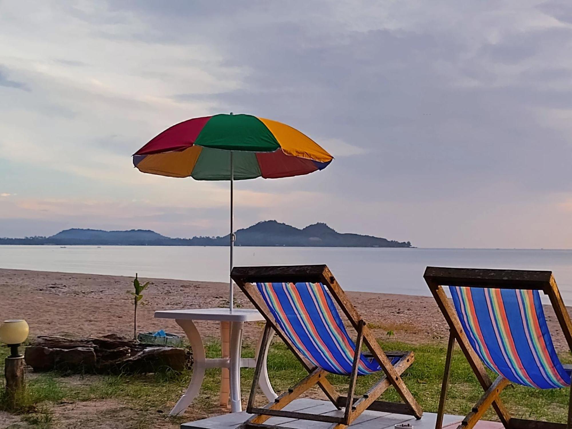 Hotel Ban Tawansongfa Lang Suan Exteriér fotografie
